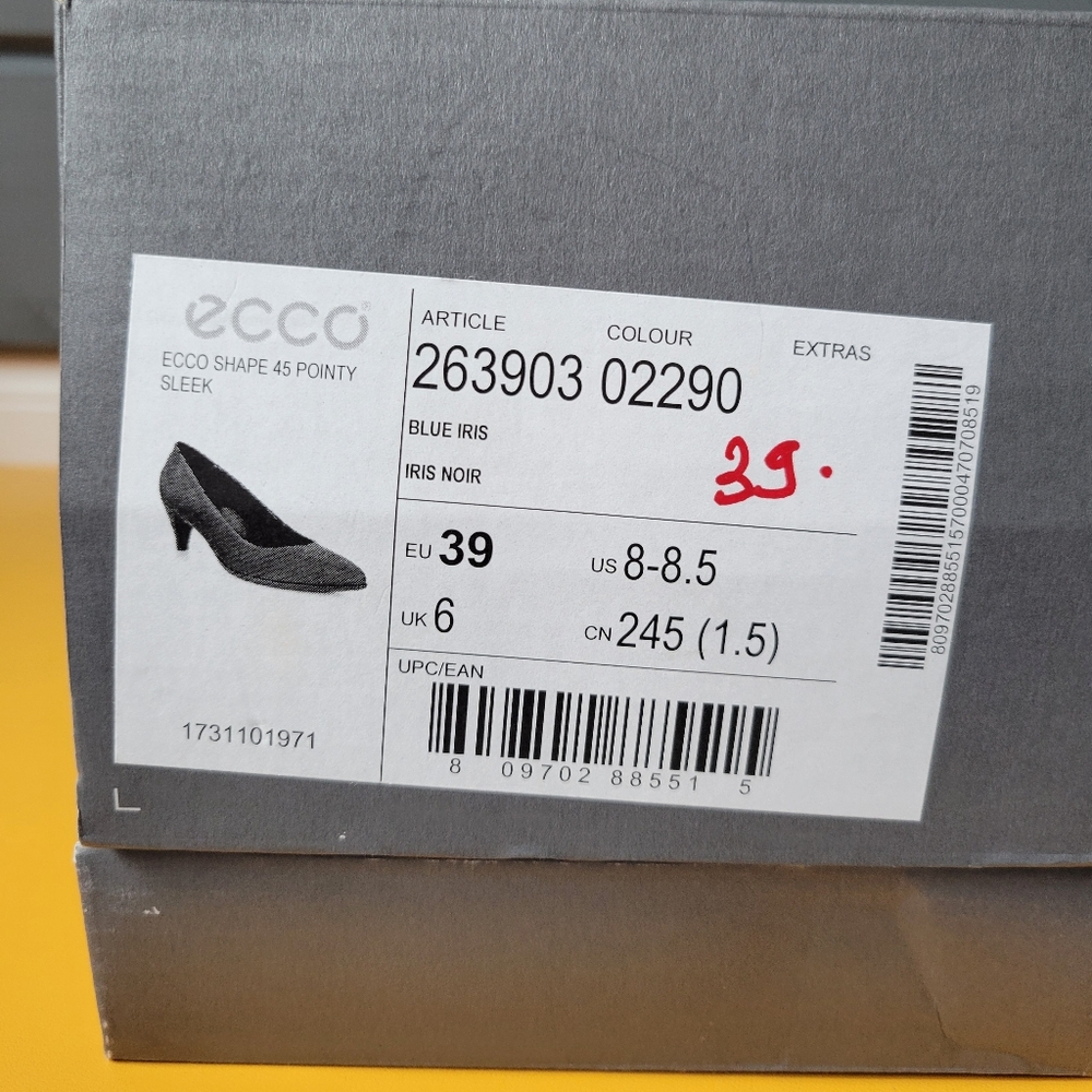 Ecco Blue Flats with Minimalist Design - Picture 4 of 4